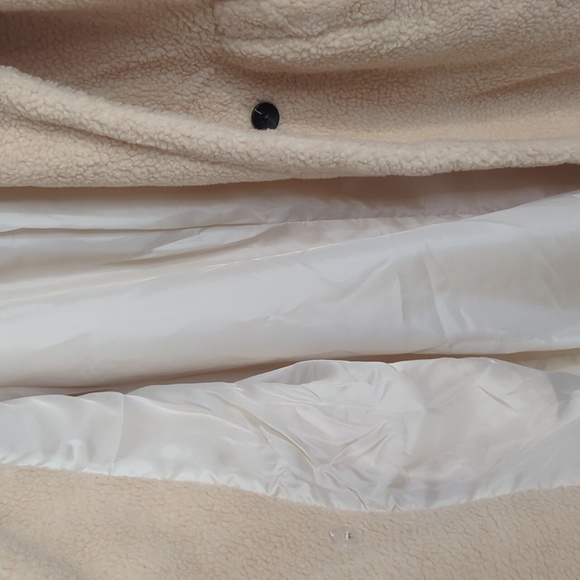 New beige teddy coat in Large - Picture 4 of 4